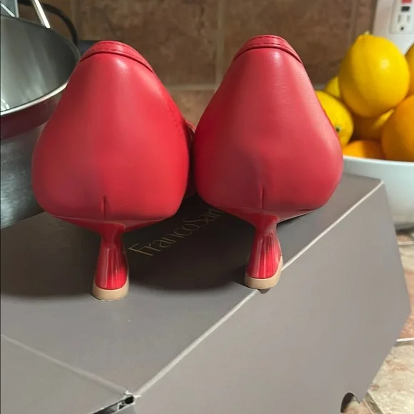 Pointed Toe Red Flats - Picture 3 of 9